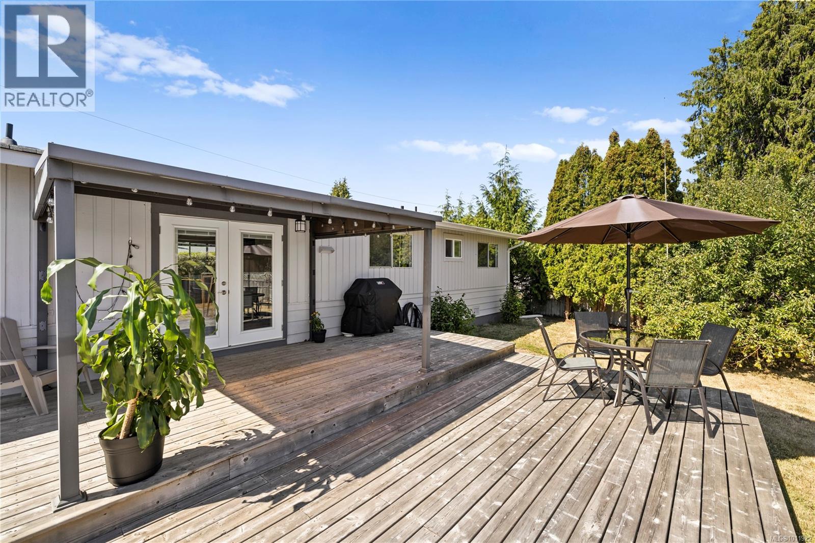Photo 1 of 382 Willow St, Parksville BC
