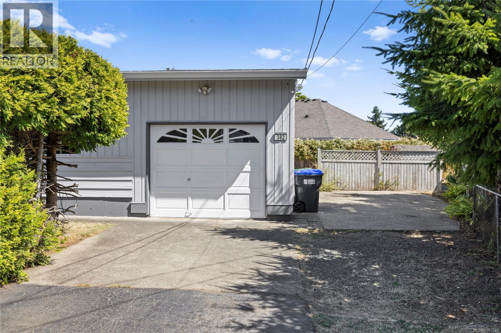 Photo 16 of 382 Willow St, Parksville BC