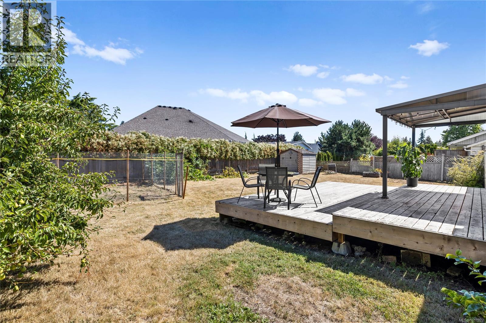 Photo 37 of 382 Willow St, Parksville BC