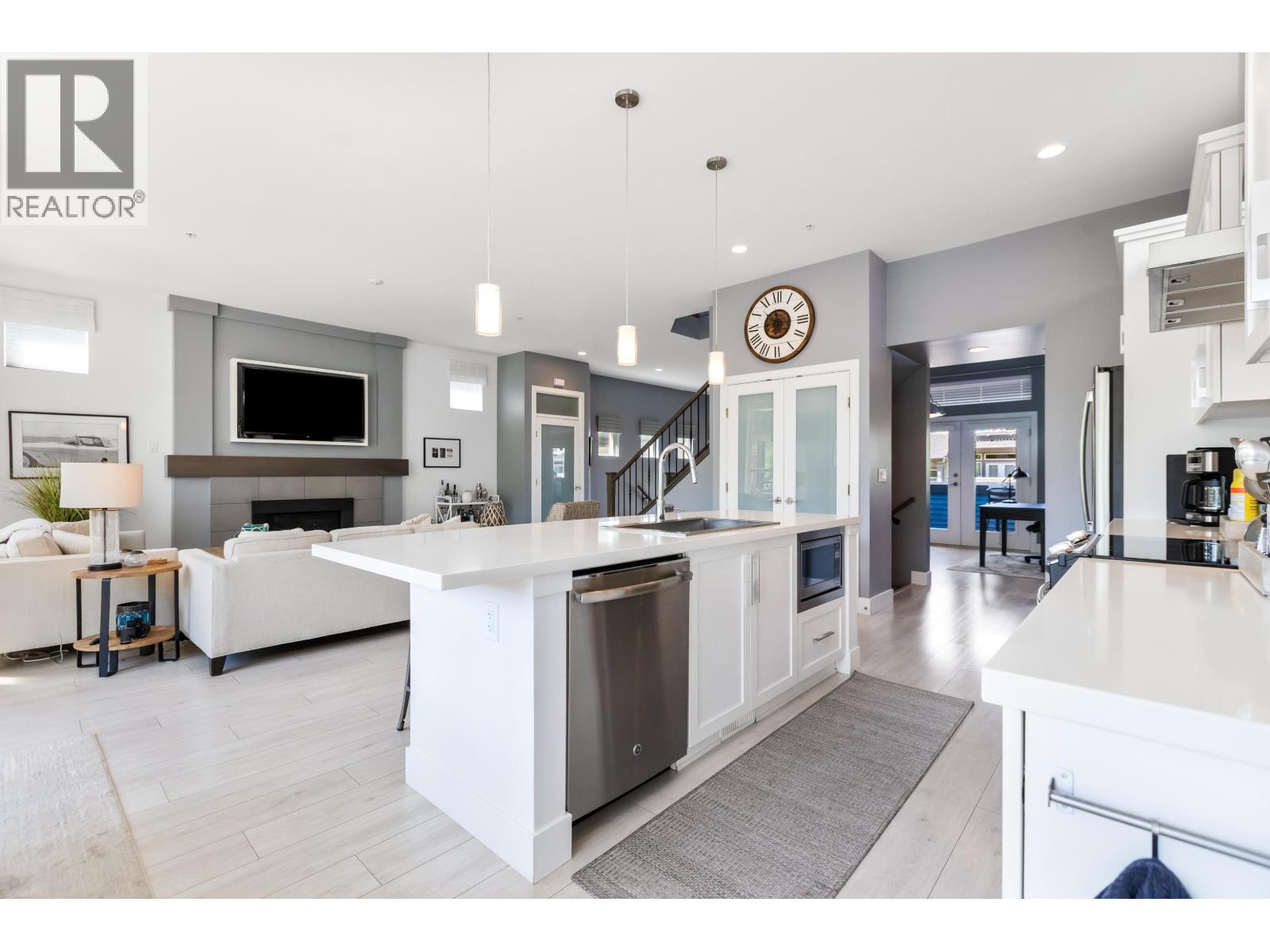 Photo 13 of 10302 Wynnyk Way, Maple Ridge BC