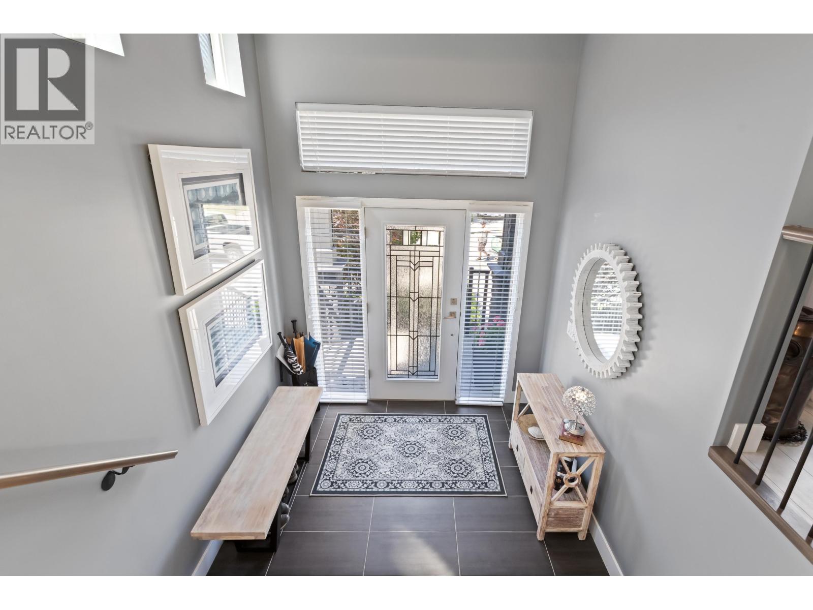 Photo 4 of 10302 Wynnyk Way, Maple Ridge BC