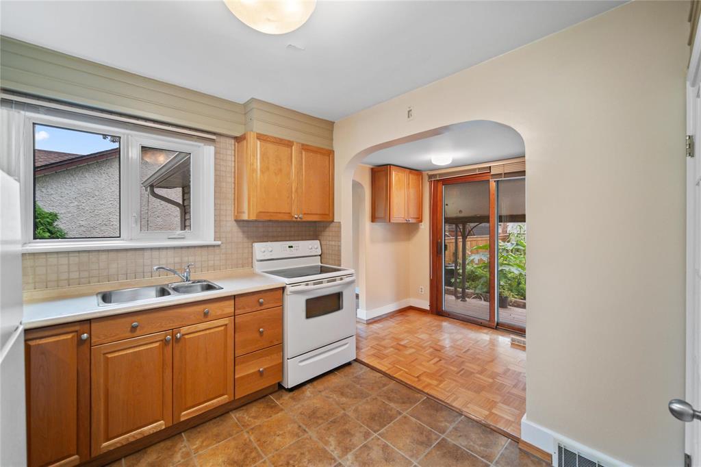 Photo 11 of 31 Fermor Avenue, Winnipeg MB