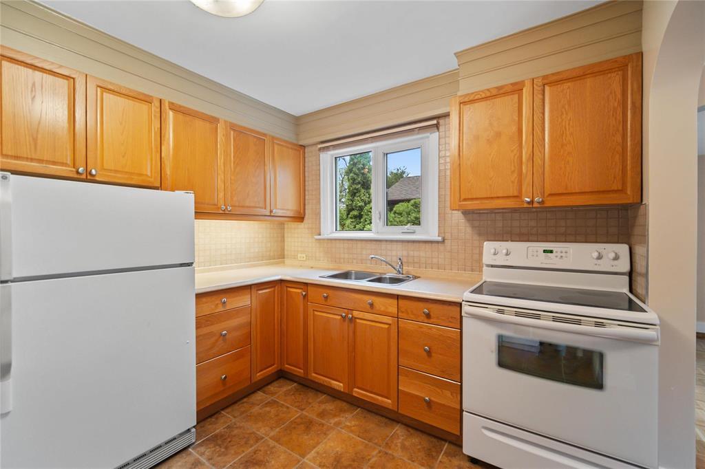 Photo 12 of 31 Fermor Avenue, Winnipeg MB