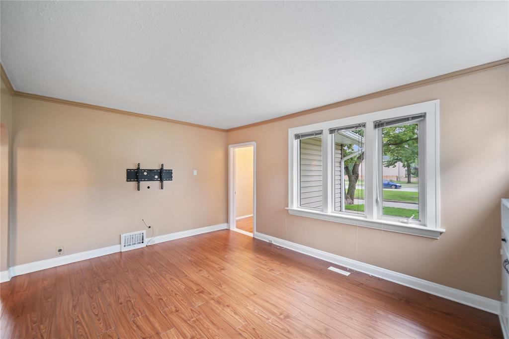 Photo 6 of 31 Fermor Avenue, Winnipeg MB