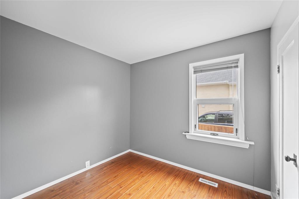 Photo 8 of 31 Fermor Avenue, Winnipeg MB