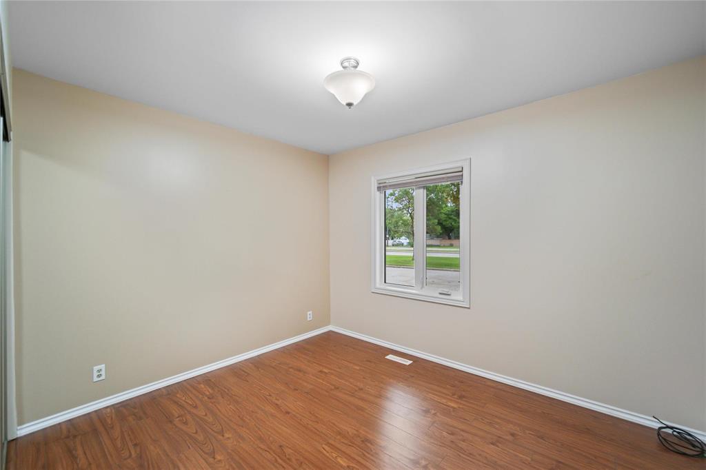 Photo 9 of 31 Fermor Avenue, Winnipeg MB