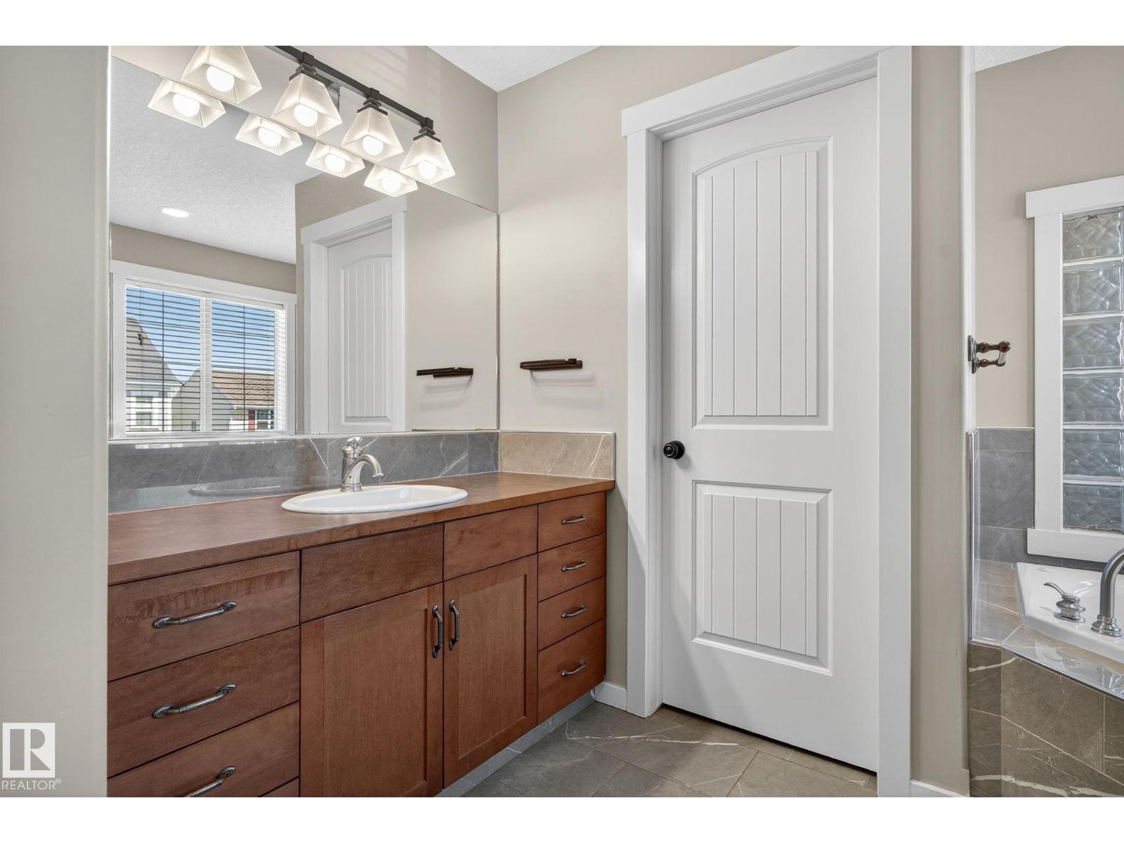 Photo 29 of 1210 Colonel Stone Av Nw, Edmonton AB