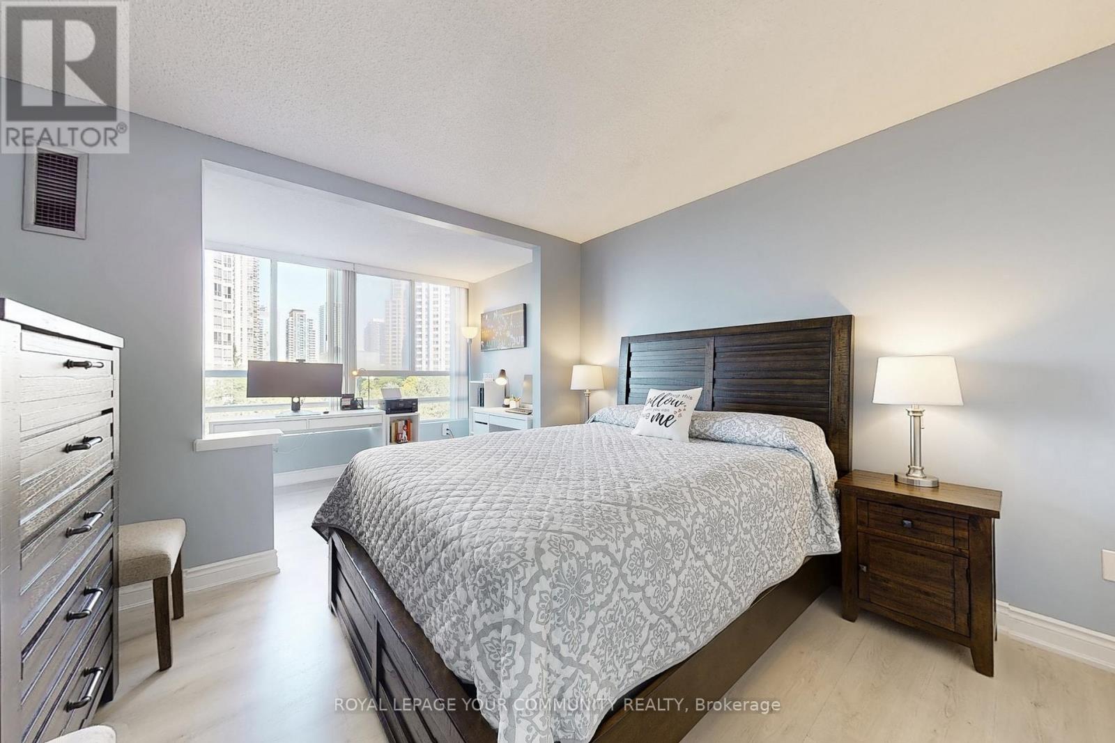 Photo 10 of 603 50 Kingsbridge Garden Circle, Mississauga ON