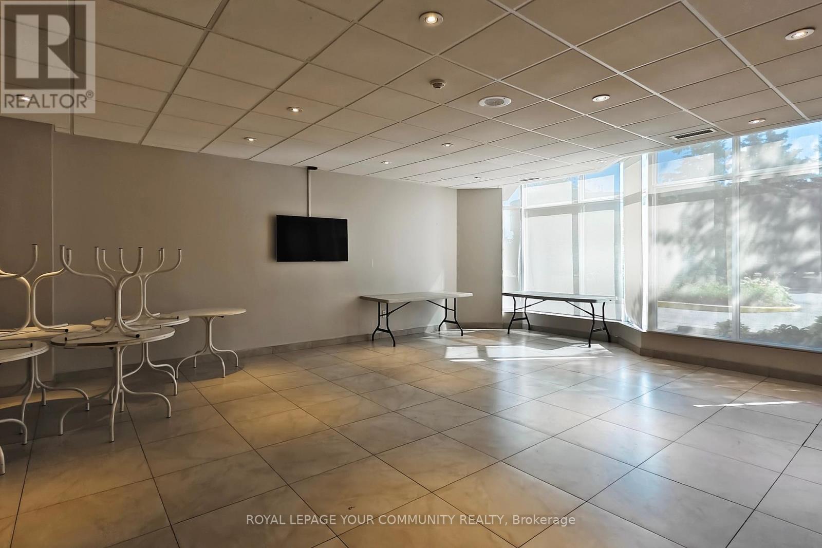 Photo 3 of 603 50 Kingsbridge Garden Circle, Mississauga ON