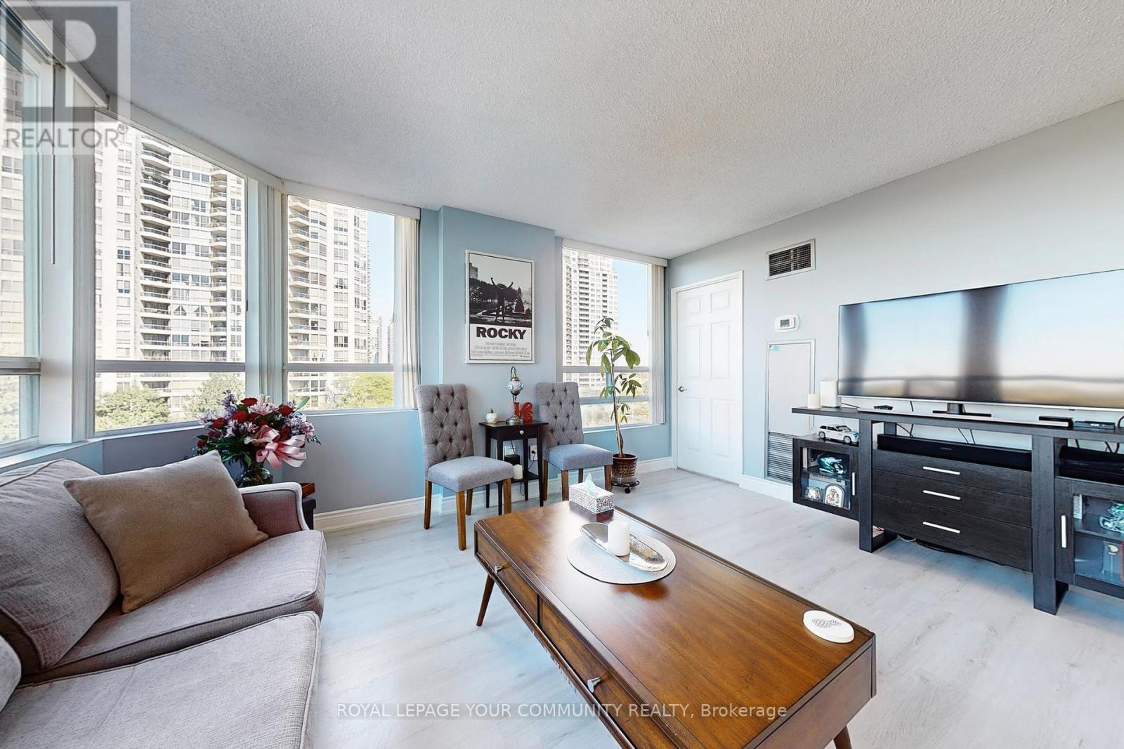 Photo 2 of 603 50 Kingsbridge Garden Circle, Mississauga ON