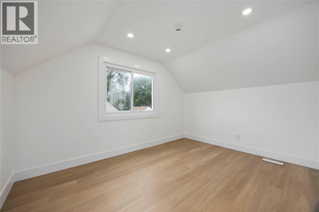 Photo 14 of 136 Chestnut Avenue, Sarnia ON