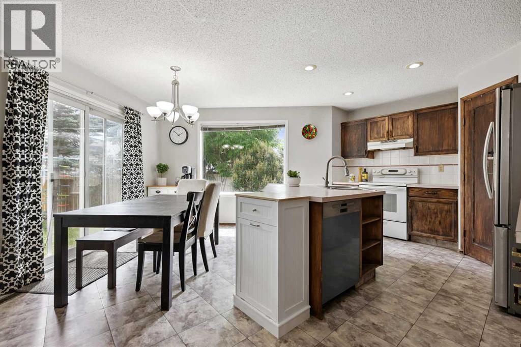 Single Family House for Sale in  Mckenzie Place SE McKenzie Lake Calgary 
