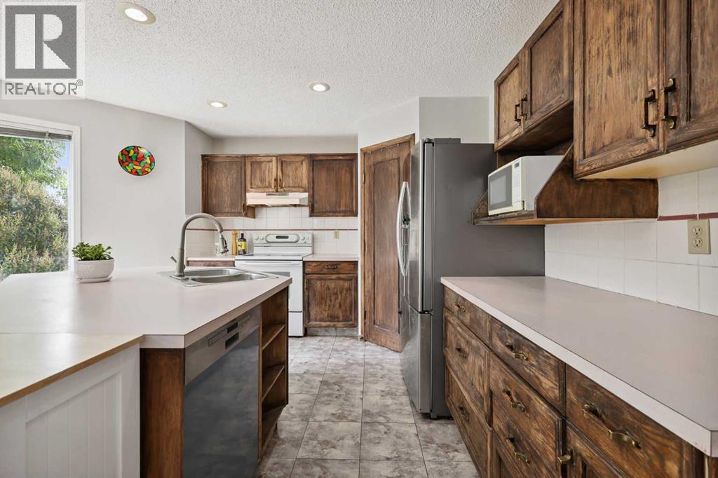 Single Family House for Sale in  Mckenzie Place SE McKenzie Lake Calgary 