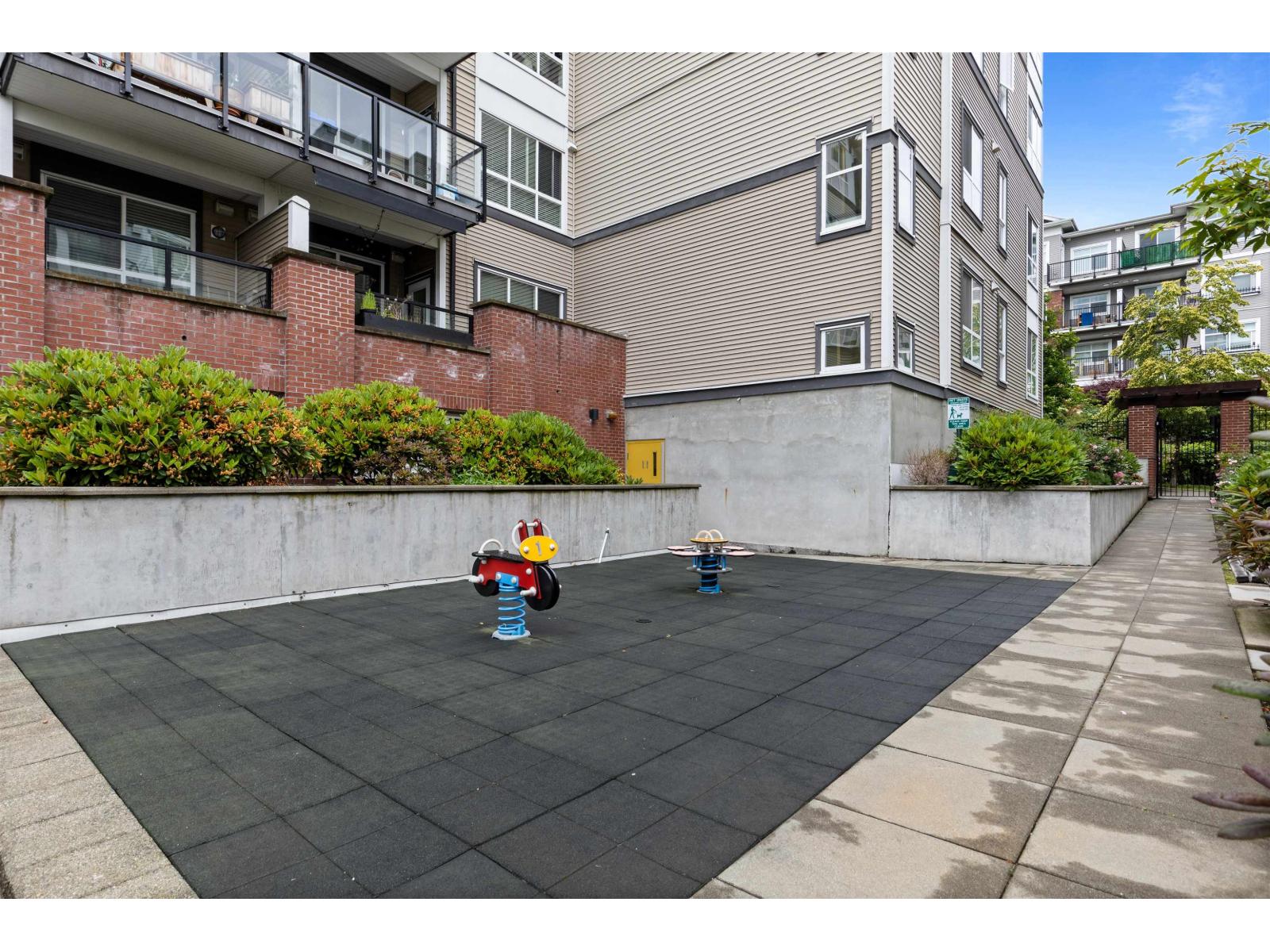 Photo 35 of 108 6468 195 A Street, Surrey BC