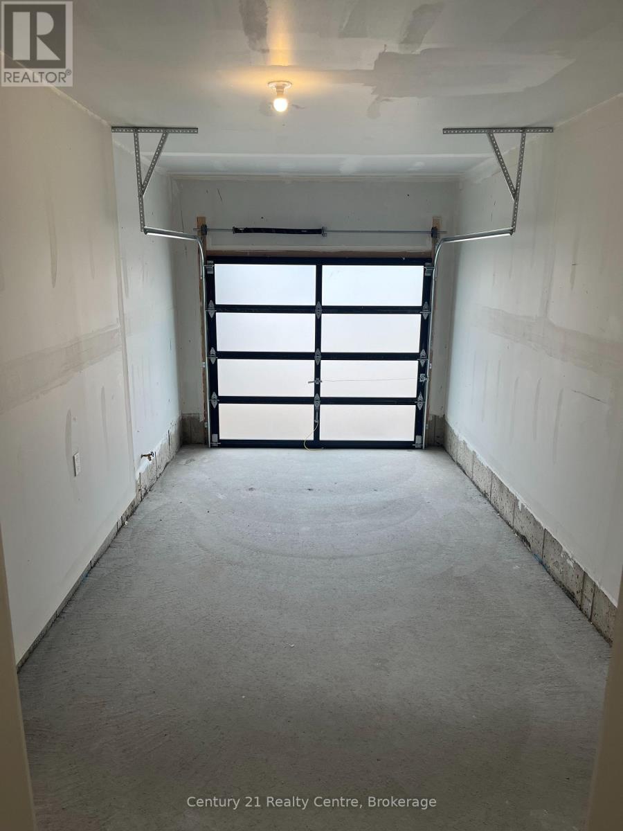 Photo 7 of 34 Spicer Street, Centre Wellington ON