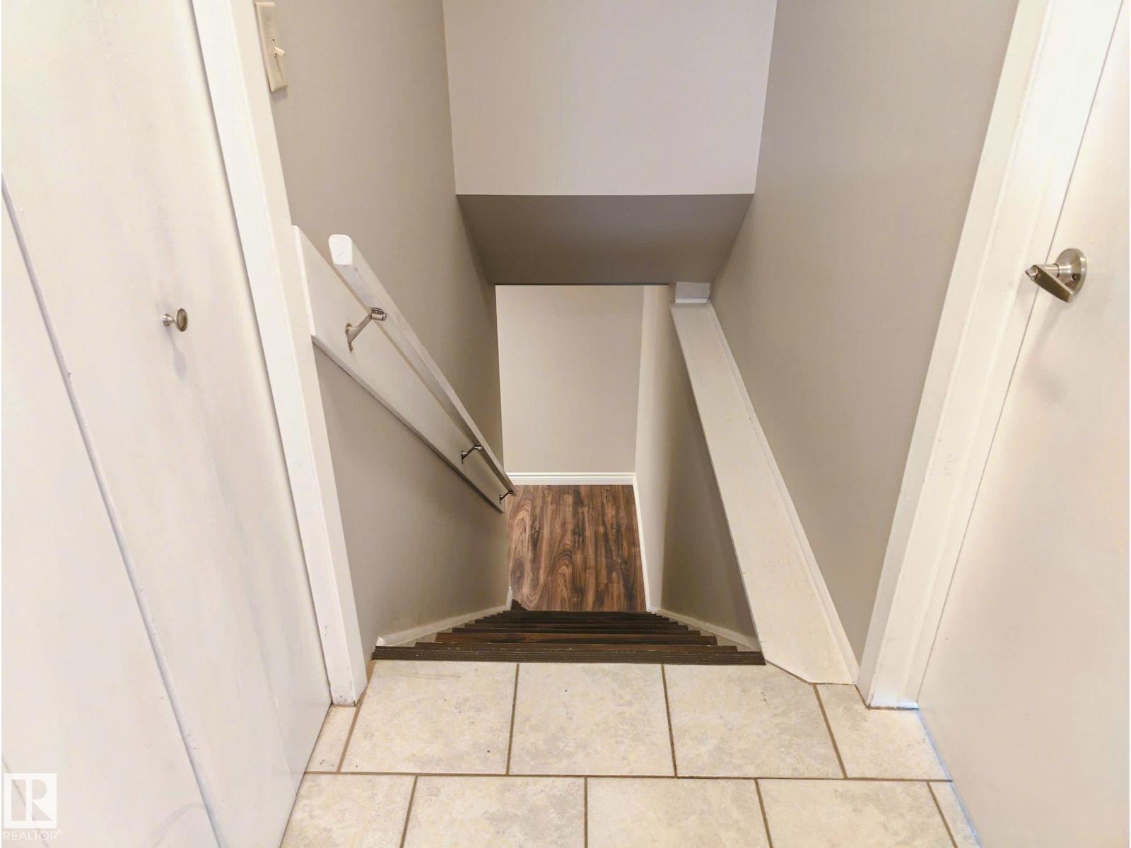 Photo 19 of 10420 18 Av Nw, Edmonton AB
