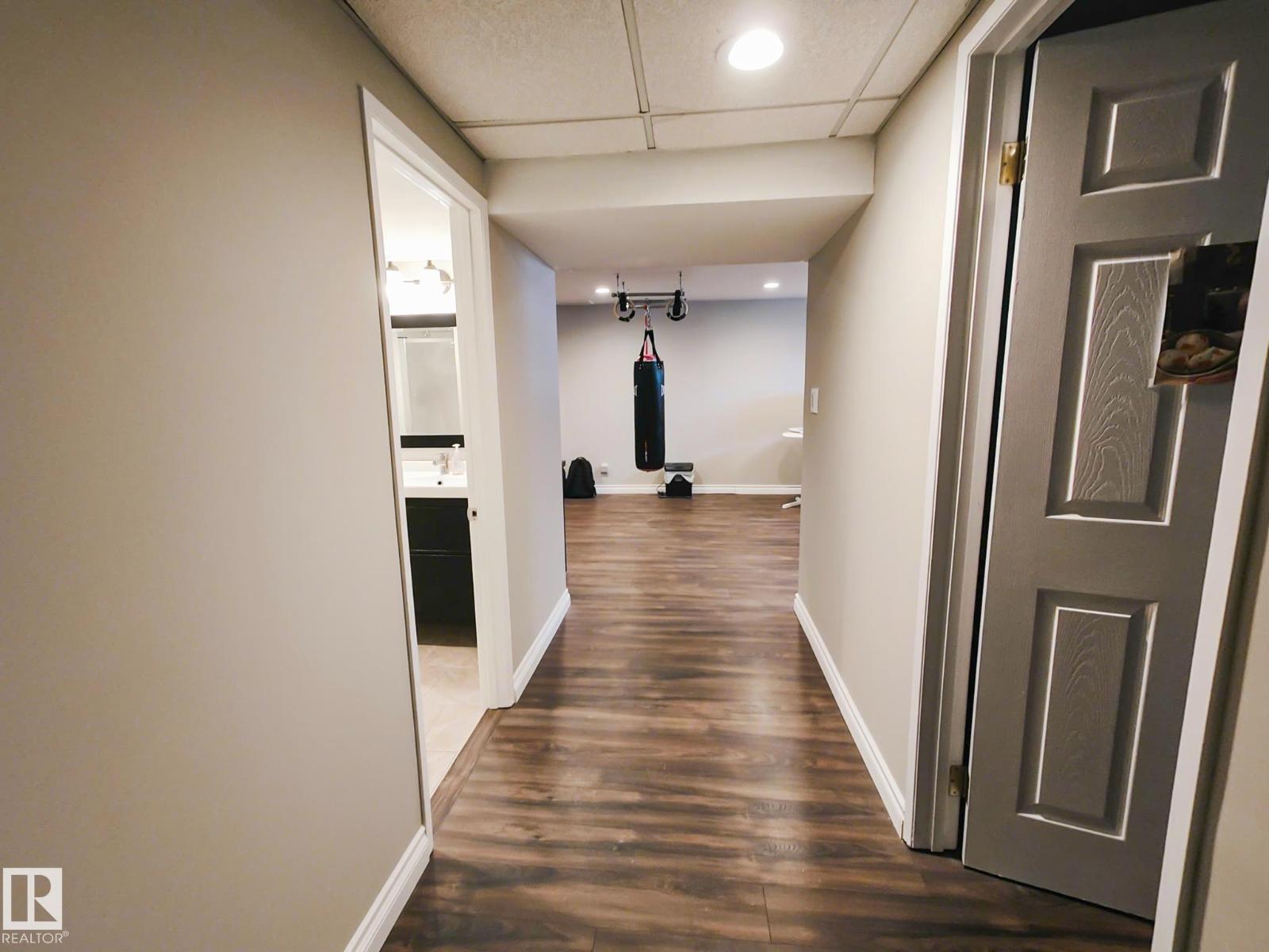Photo 17 of 10420 18 Av Nw, Edmonton AB