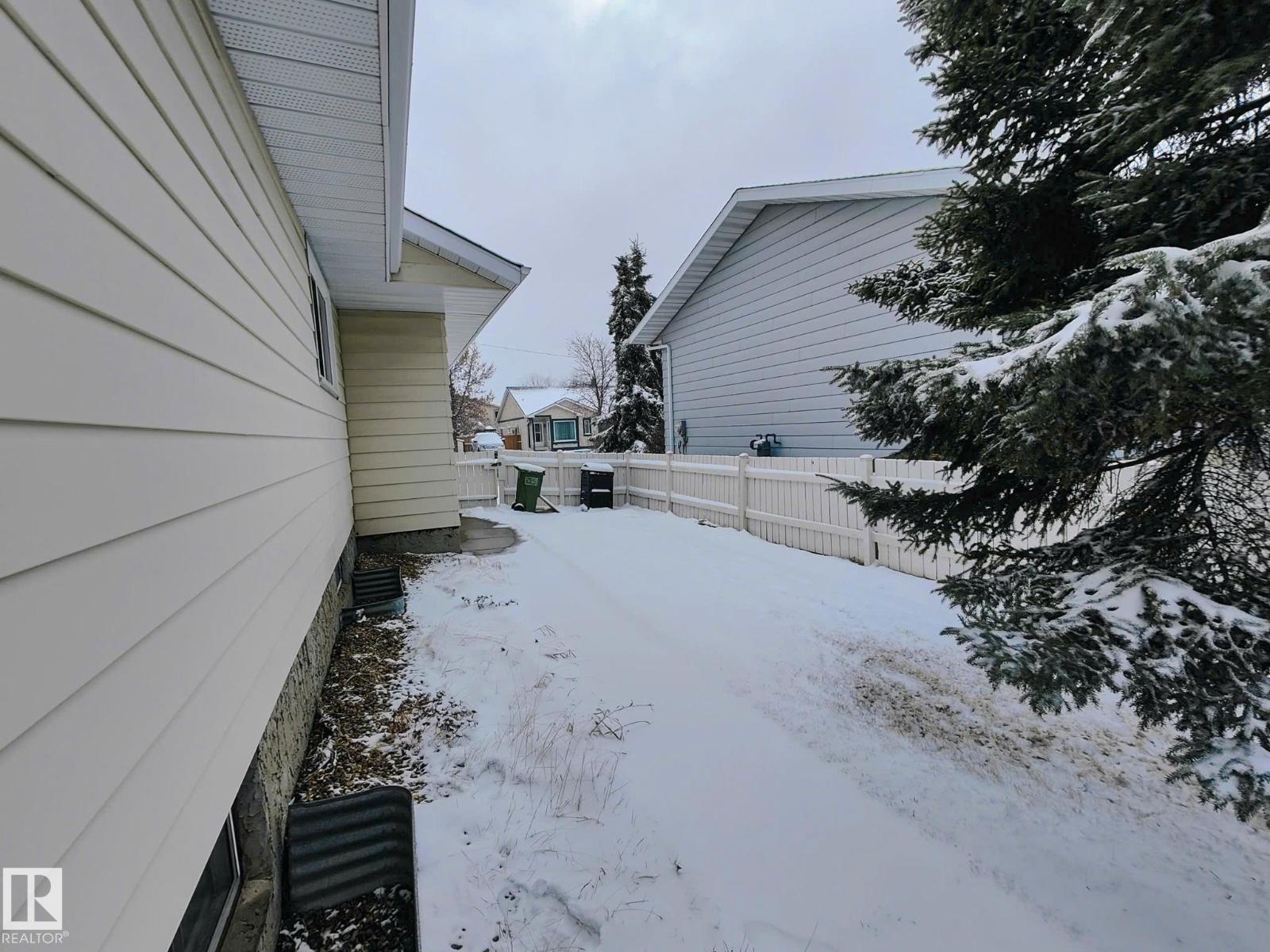 Photo 6 of 10420 18 Av Nw, Edmonton AB