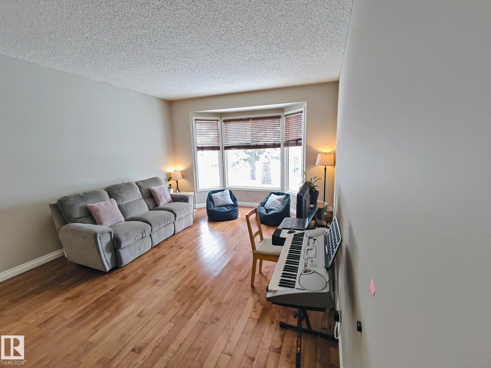 Photo 7 of 10420 18 Av Nw, Edmonton AB