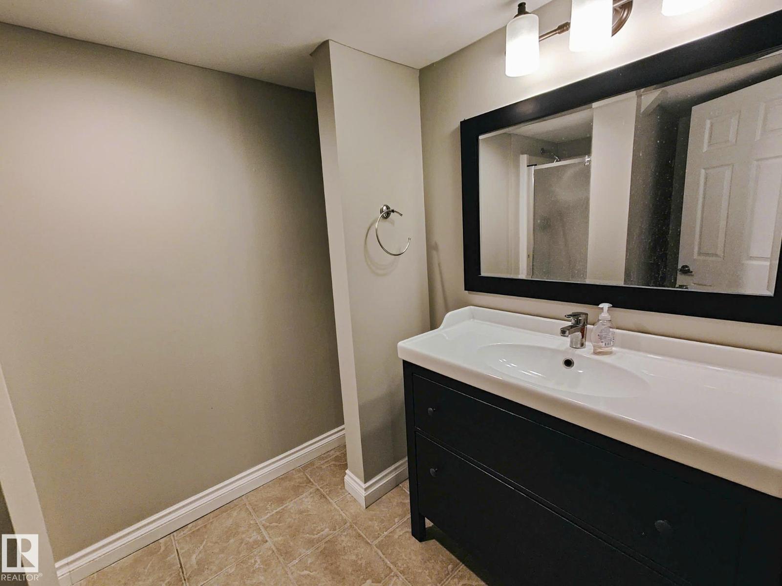 Photo 21 of 10420 18 Av Nw, Edmonton AB