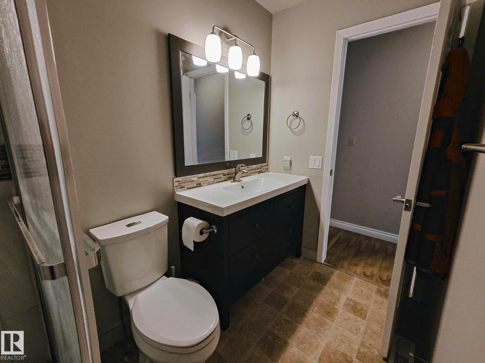 Photo 24 of 10420 18 Av Nw, Edmonton AB