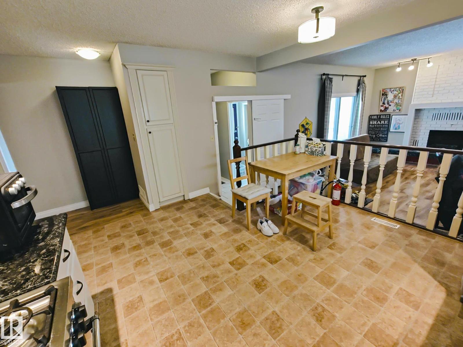 Photo 14 of 10420 18 Av Nw, Edmonton AB