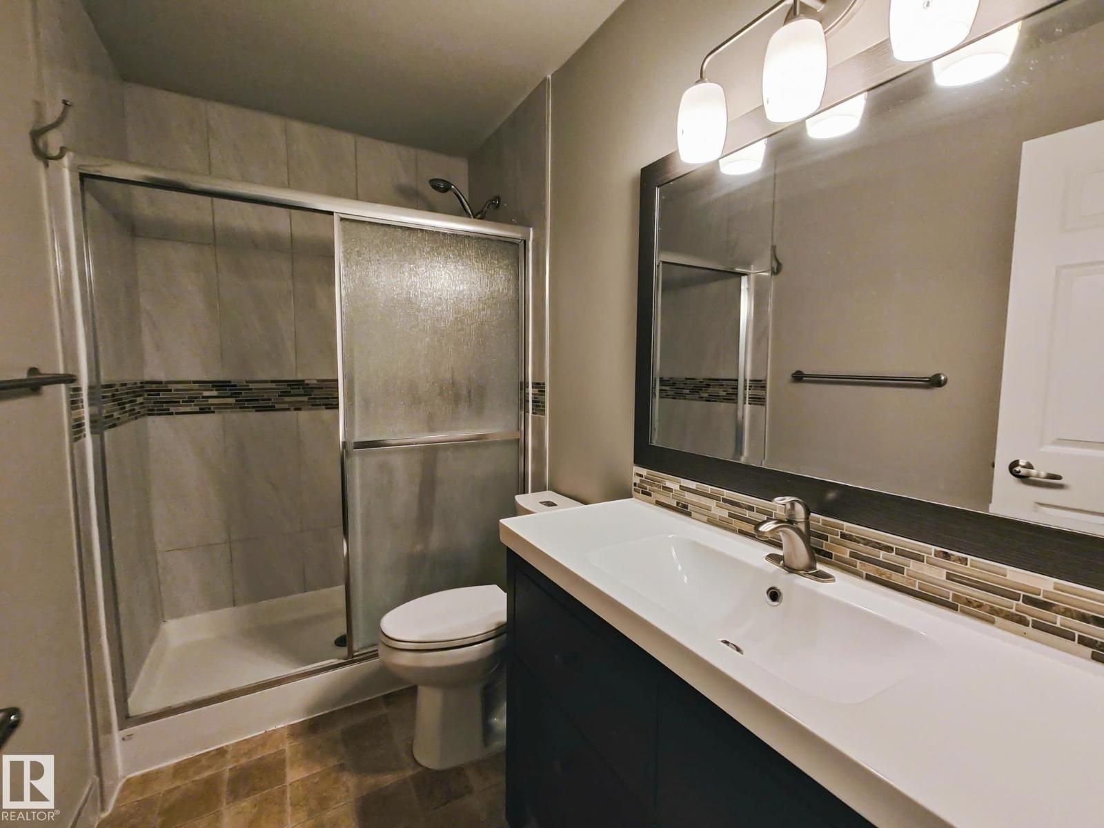 Photo 20 of 10420 18 Av Nw, Edmonton AB