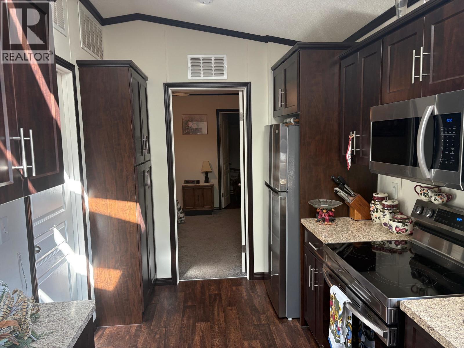 #54 208 8TH STREET - 7