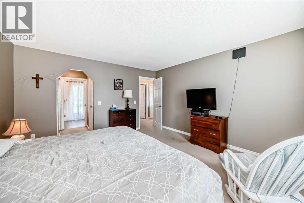 Photo 31 of 13 Riverview Circle, Cochrane AB