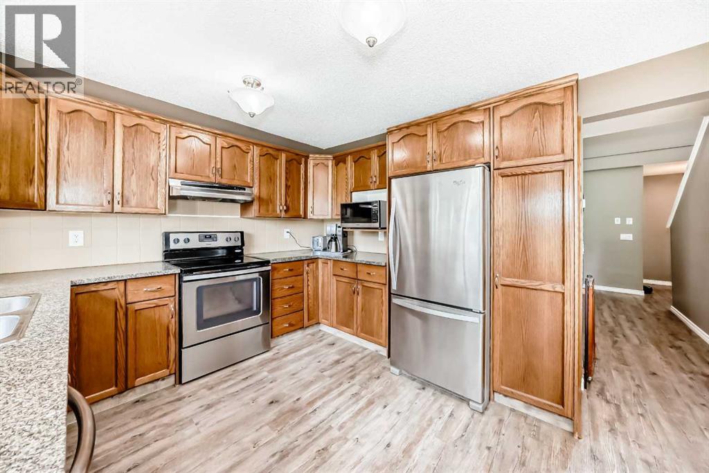Photo 11 of 13 Riverview Circle, Cochrane AB