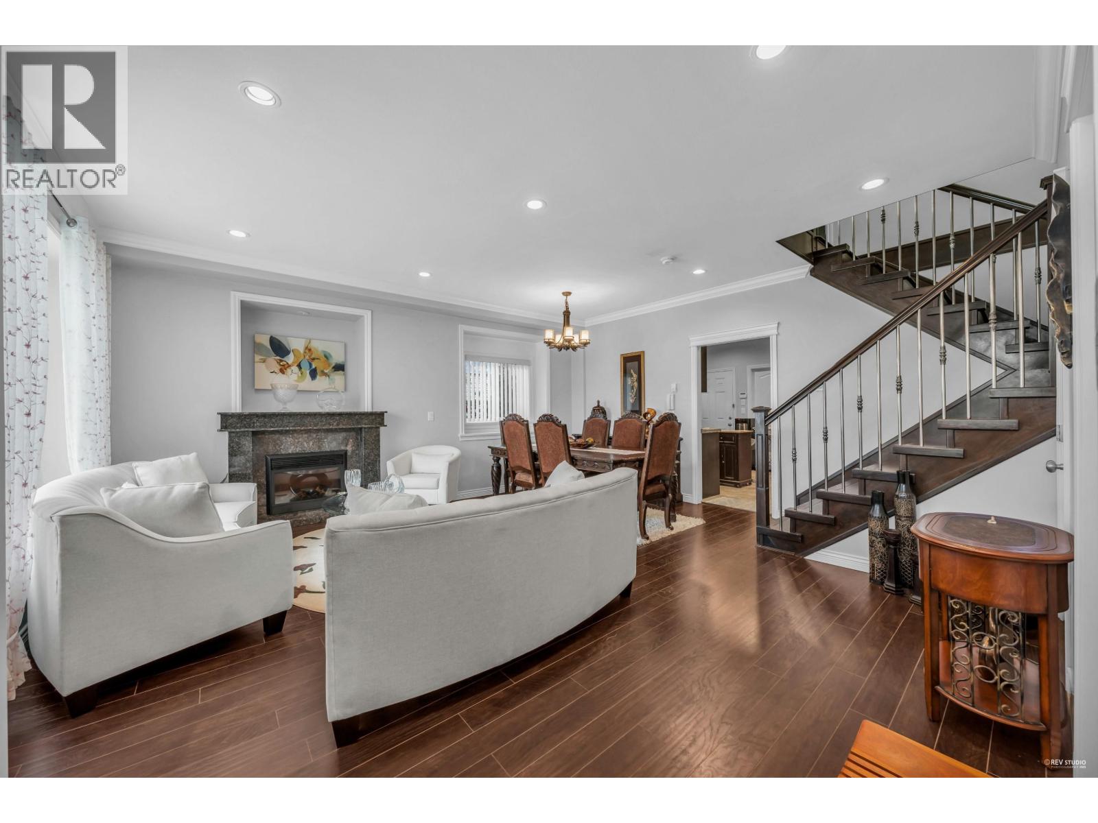 Photo 4 of 7788 Hedley Avenue, Burnaby BC