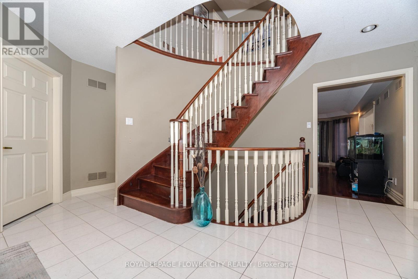 Photo 21 of 14 Antrim Court E, Caledon ON