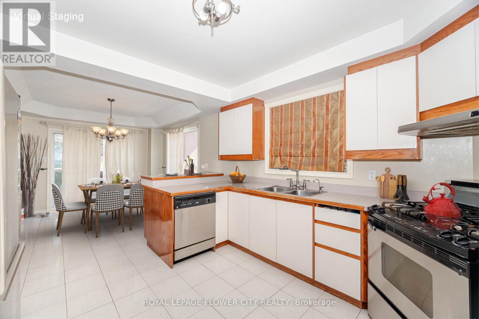 Photo 11 of 14 Antrim Court E, Caledon ON