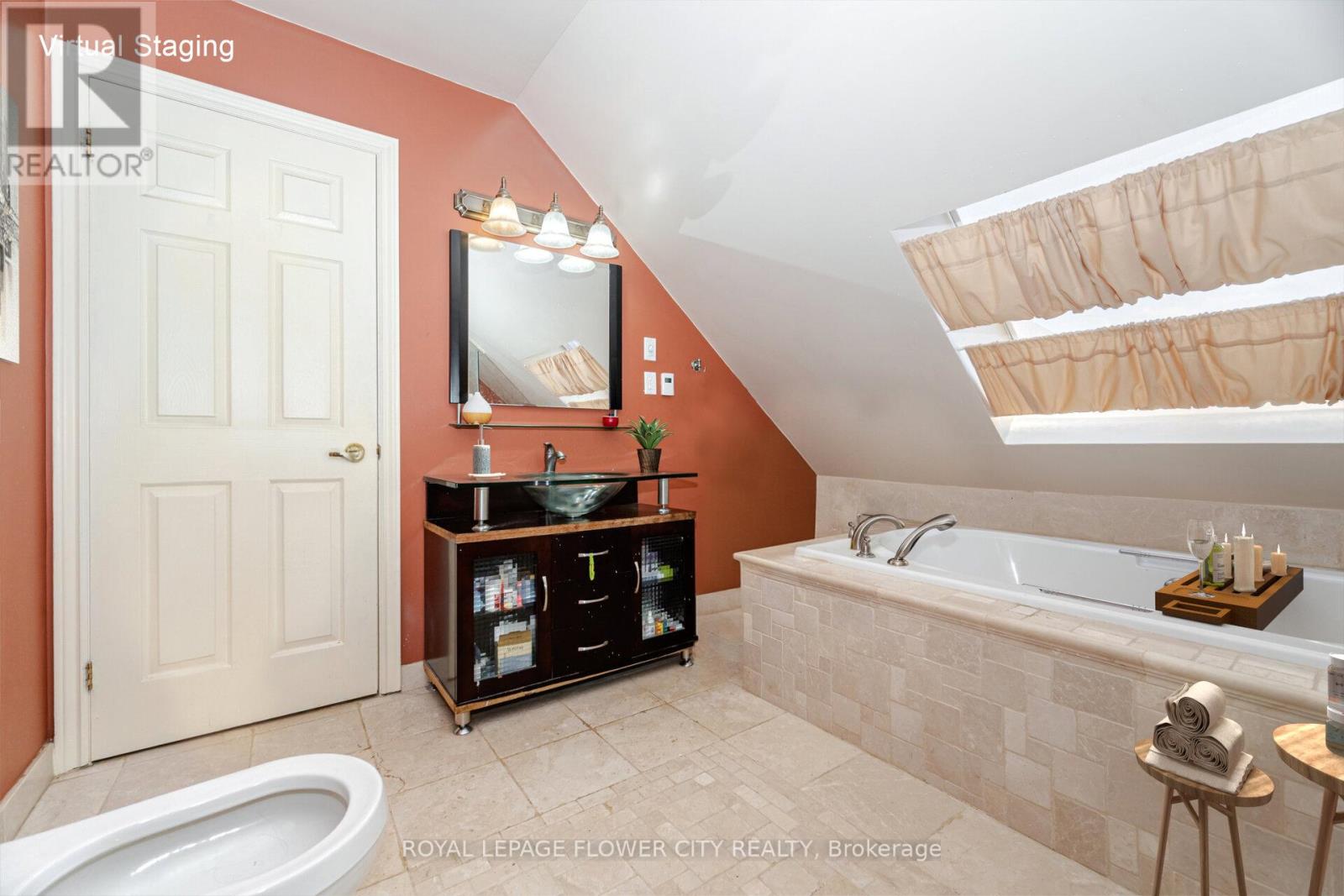 Photo 26 of 14 Antrim Court E, Caledon ON