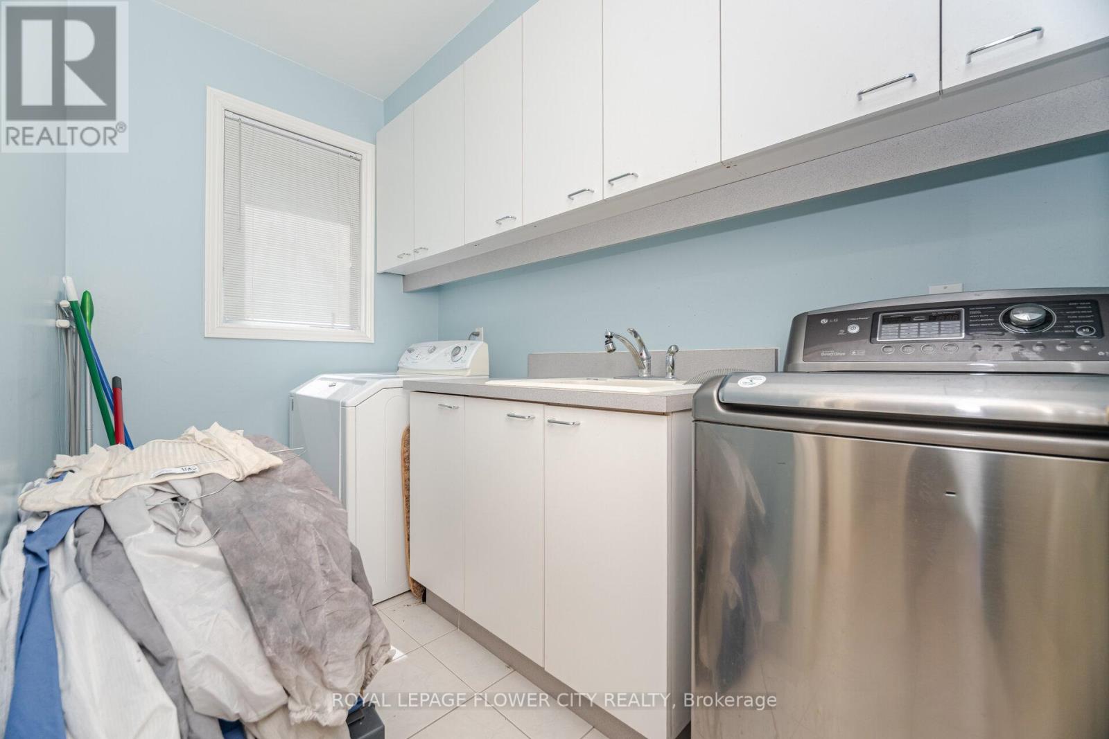Photo 33 of 14 Antrim Court E, Caledon ON