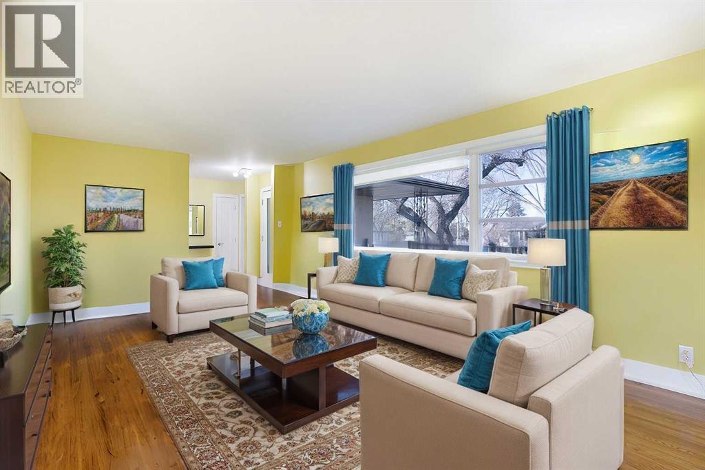 Photo 4 of 21 Mayfair Road Sw, Calgary AB