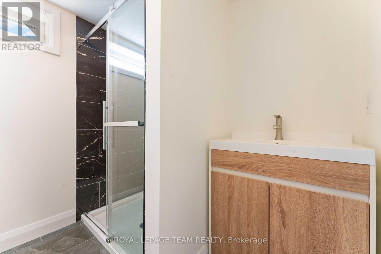 Photo 21 of 2 1587 Devon Street, Ottawa ON