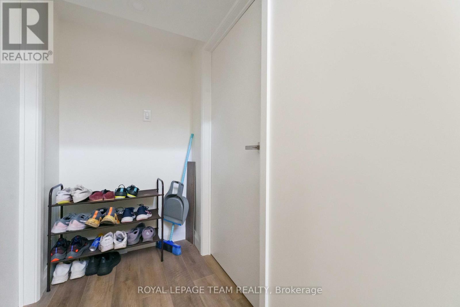 Photo 23 of 2 1587 Devon Street, Ottawa ON