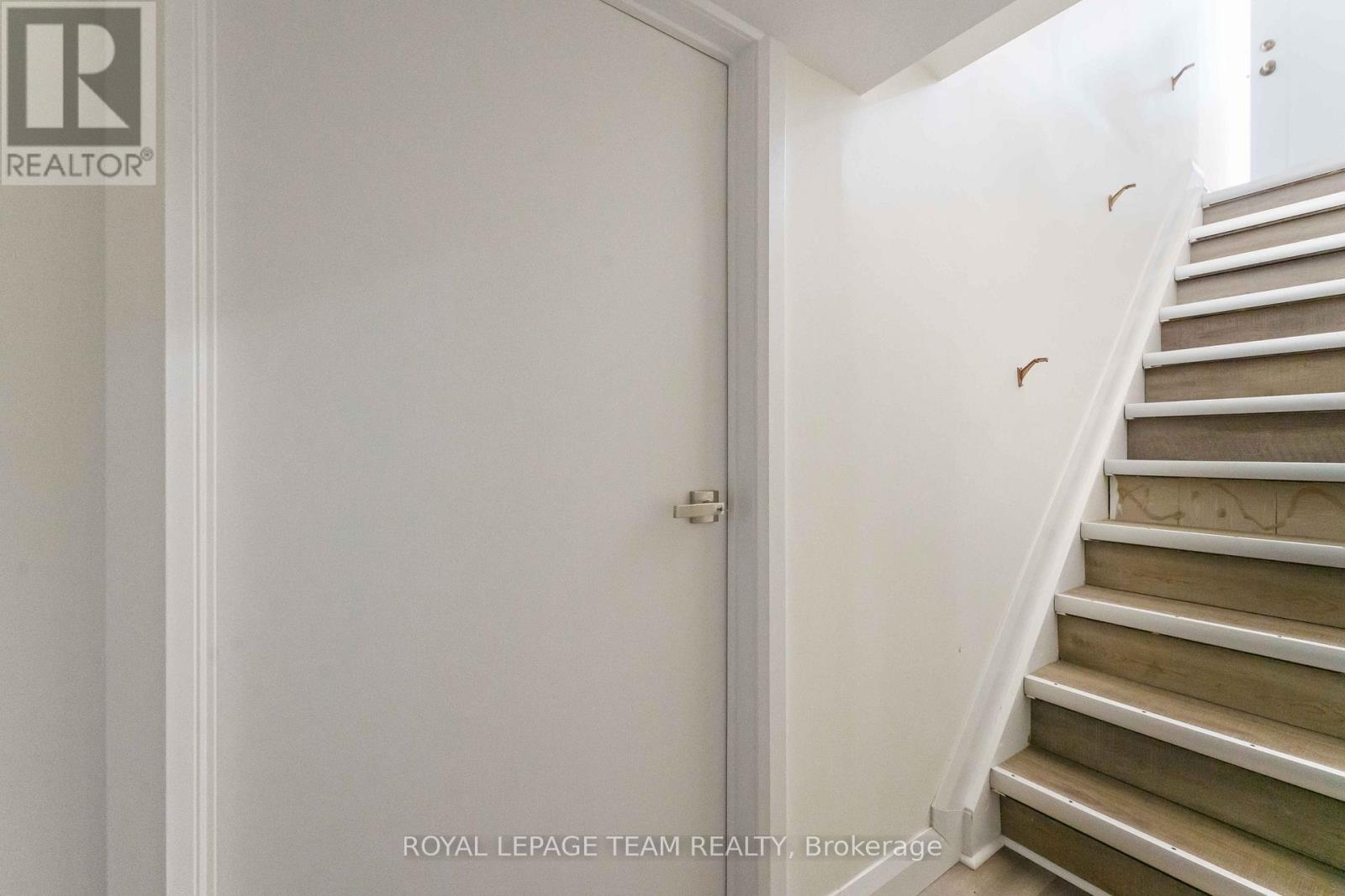 Photo 24 of 2 1587 Devon Street, Ottawa ON