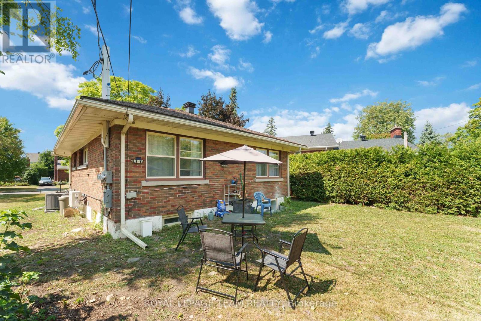 Photo 28 of 2 1587 Devon Street, Ottawa ON