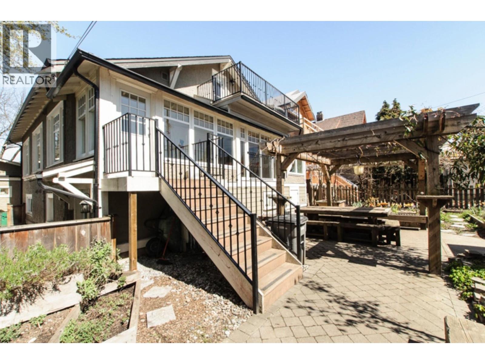 Photo 15 of 196 W 18th Avenue, Vancouver BC