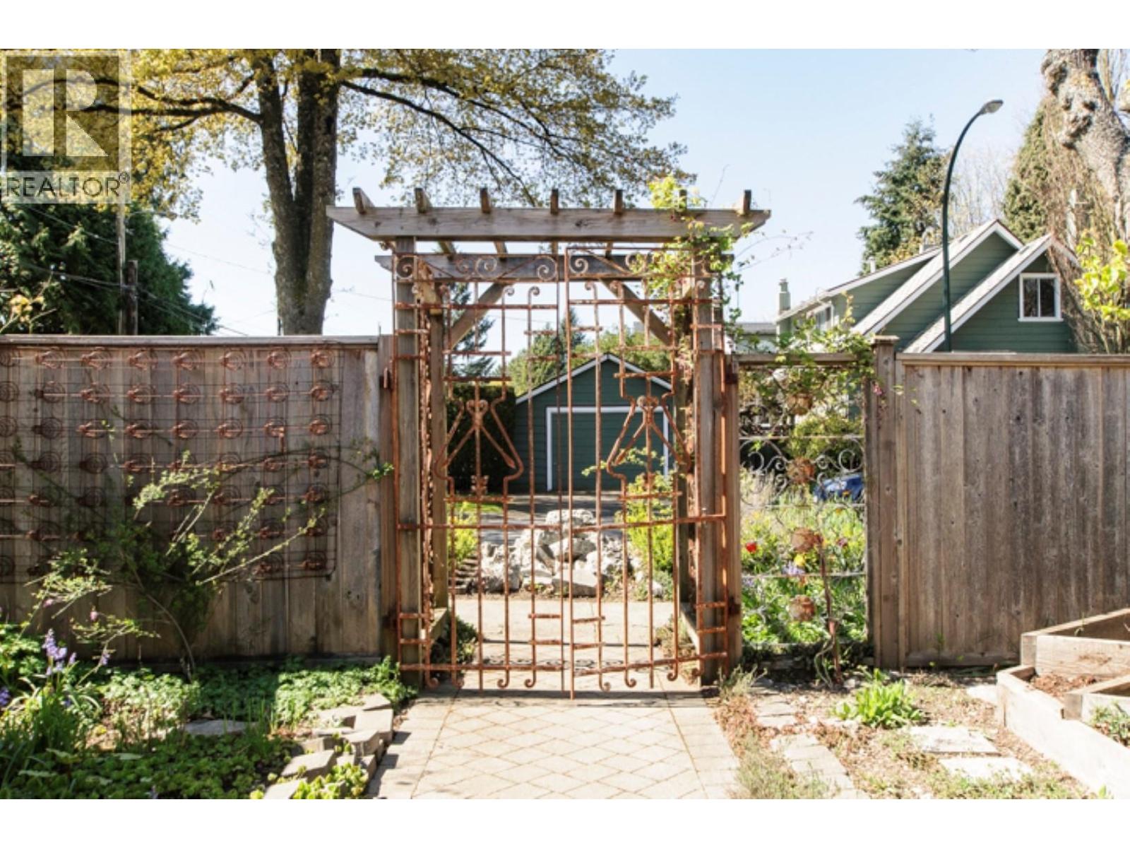 Photo 14 of 196 W 18th Avenue, Vancouver BC
