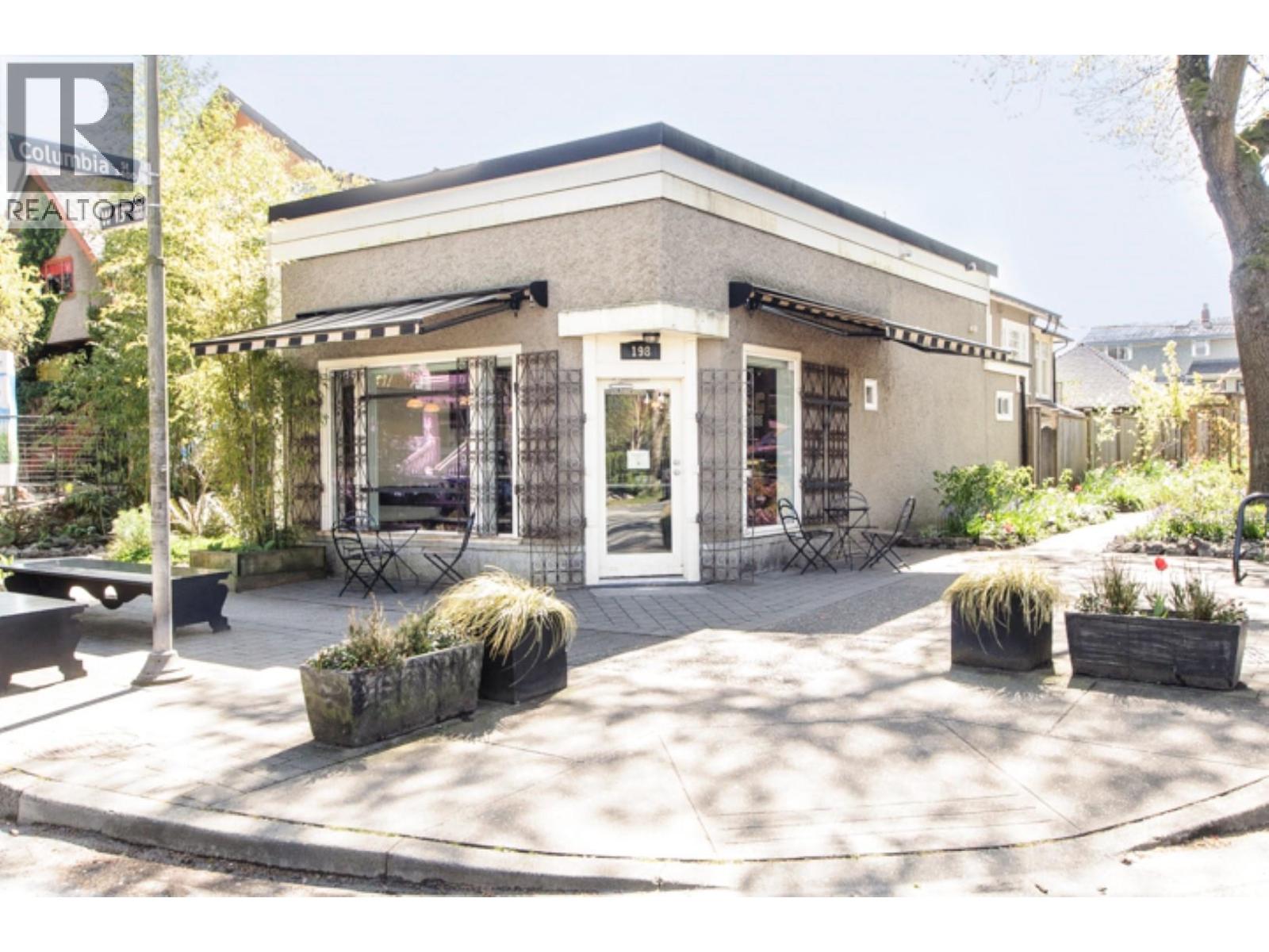 Photo 17 of 196 W 18th Avenue, Vancouver BC