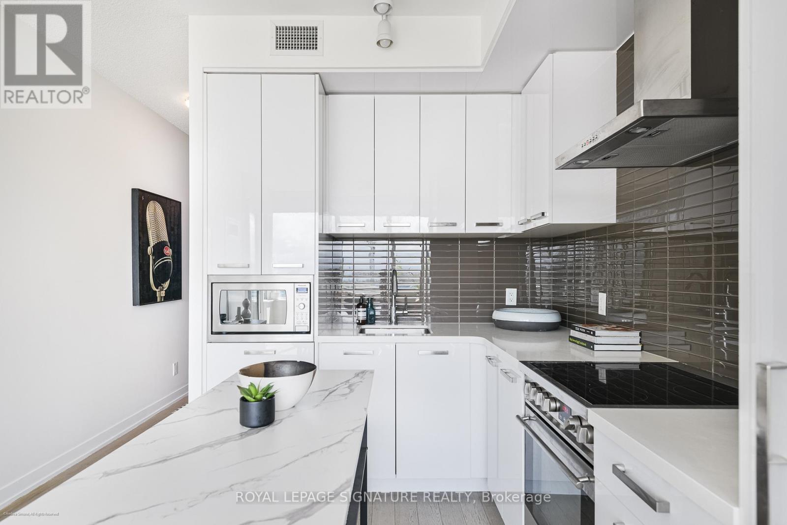 Photo 2 of S 504 120 Bayview Avenue, Toronto ON