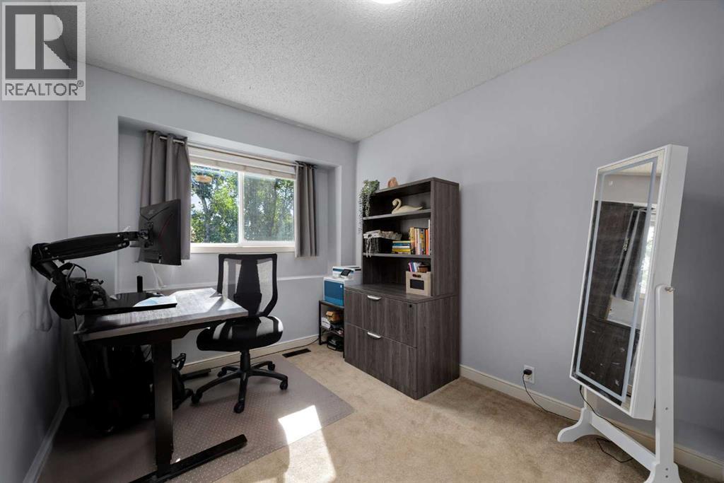 Photo 23 of 147 Midpark Drive Se, Calgary AB