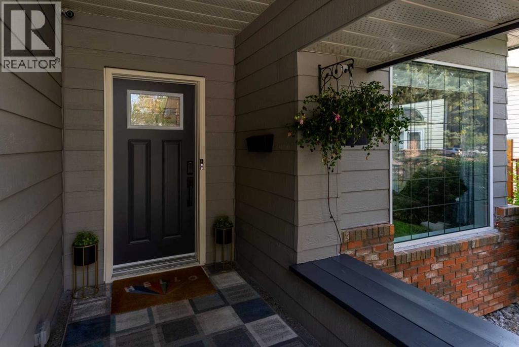 Photo 3 of 147 Midpark Drive Se, Calgary AB