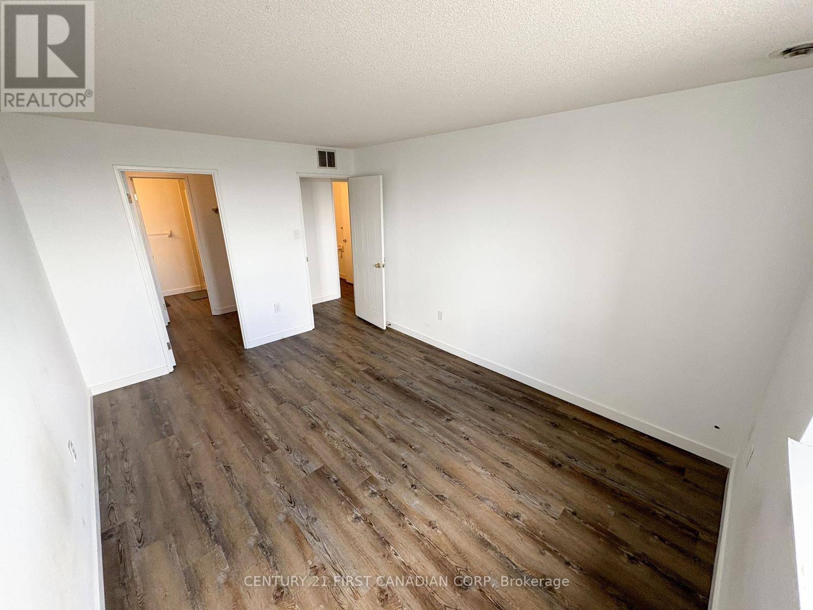 Photo 17 of 902 30 Chapman Court, London North ON