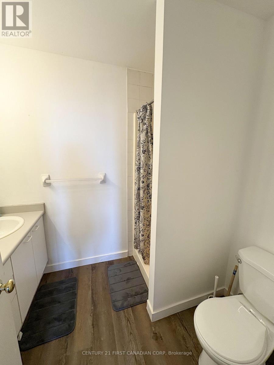 Photo 11 of 902 30 Chapman Court, London North ON
