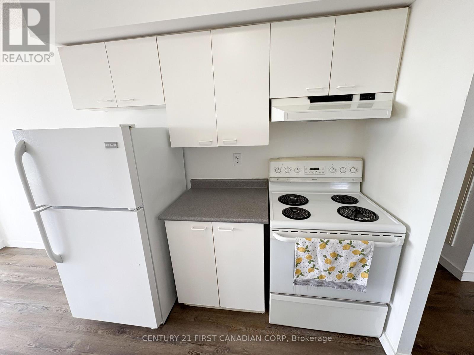 Photo 4 of 902 30 Chapman Court, London North ON