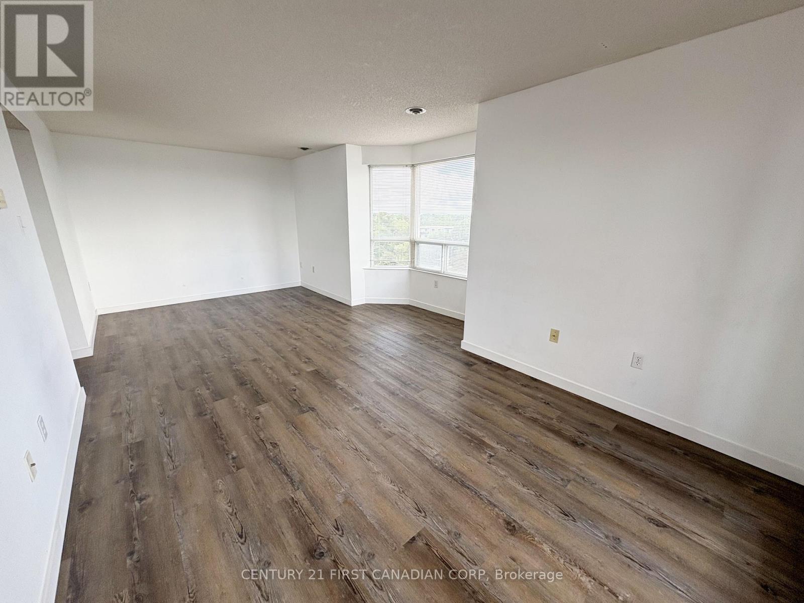 Photo 5 of 902 30 Chapman Court, London North ON